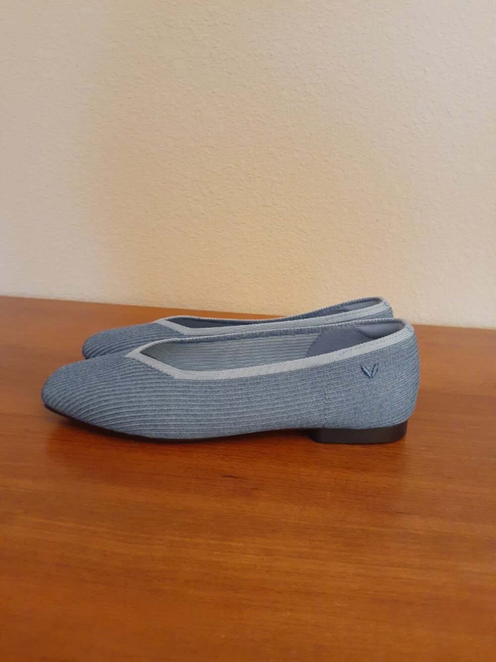 VIVAIA Square Toe V-Cut Flat - Picture 4 of 11